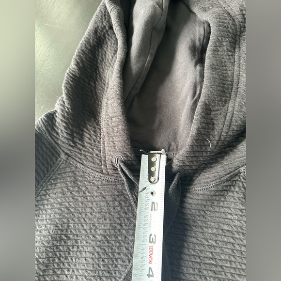 Black lululemon hooded vest - Picture 6 of 9